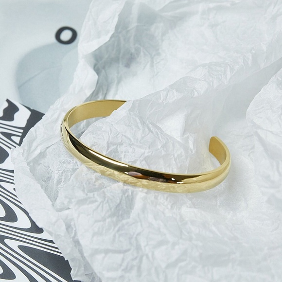 Water Resistant 18KT Gold Plated Simple Shiny Cuff Bangle - Picture 3 of 5